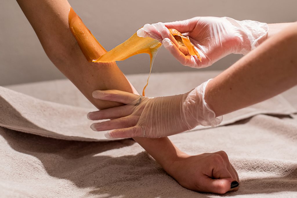Sáp đường – Một trong những phương pháp tẩy lông tay chân tự nhiên